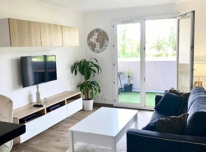 T2 Proche De La Avec Stationnement Апартаменты *