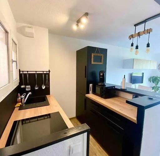 T2 Proche De La Avec Stationnement Апартаменты *